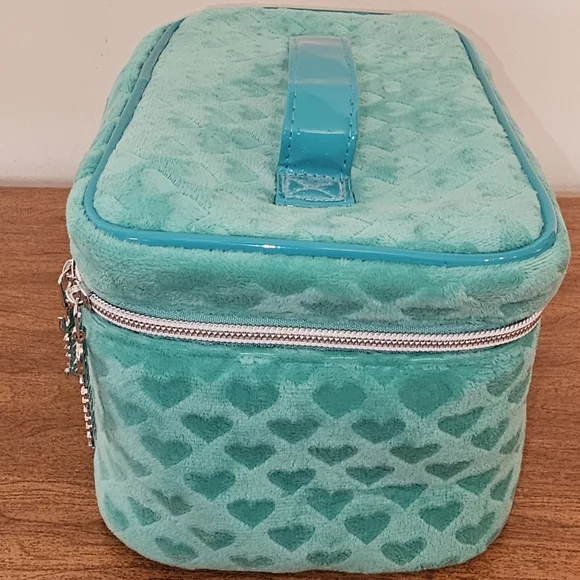 Juicy Couture Aqua Heart Pattern Cosmetic Bag - Picture 3 of 7